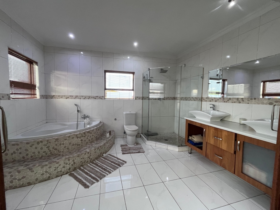4 Bedroom Property for Sale in Vanderbijlpark SW 5 Gauteng