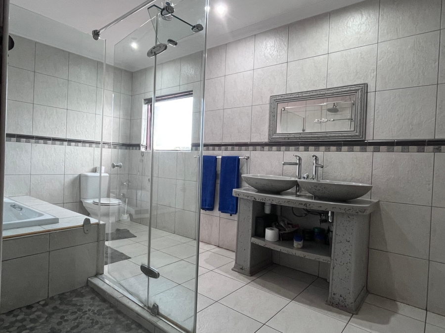4 Bedroom Property for Sale in Vanderbijlpark SW 5 Gauteng