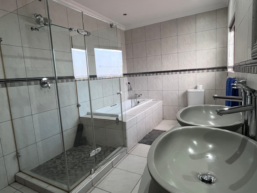 4 Bedroom Property for Sale in Vanderbijlpark SW 5 Gauteng