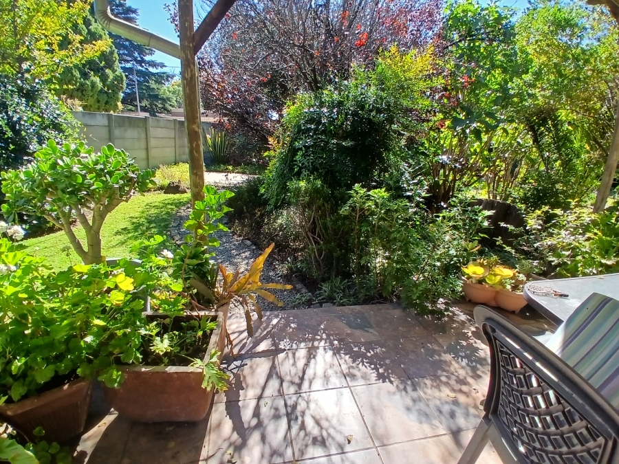 4 Bedroom Property for Sale in Dunnottar Gauteng