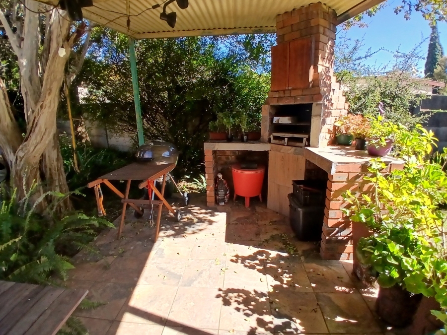 4 Bedroom Property for Sale in Dunnottar Gauteng