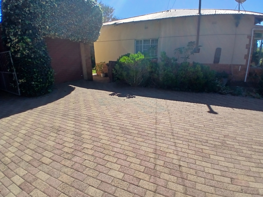 4 Bedroom Property for Sale in Dunnottar Gauteng