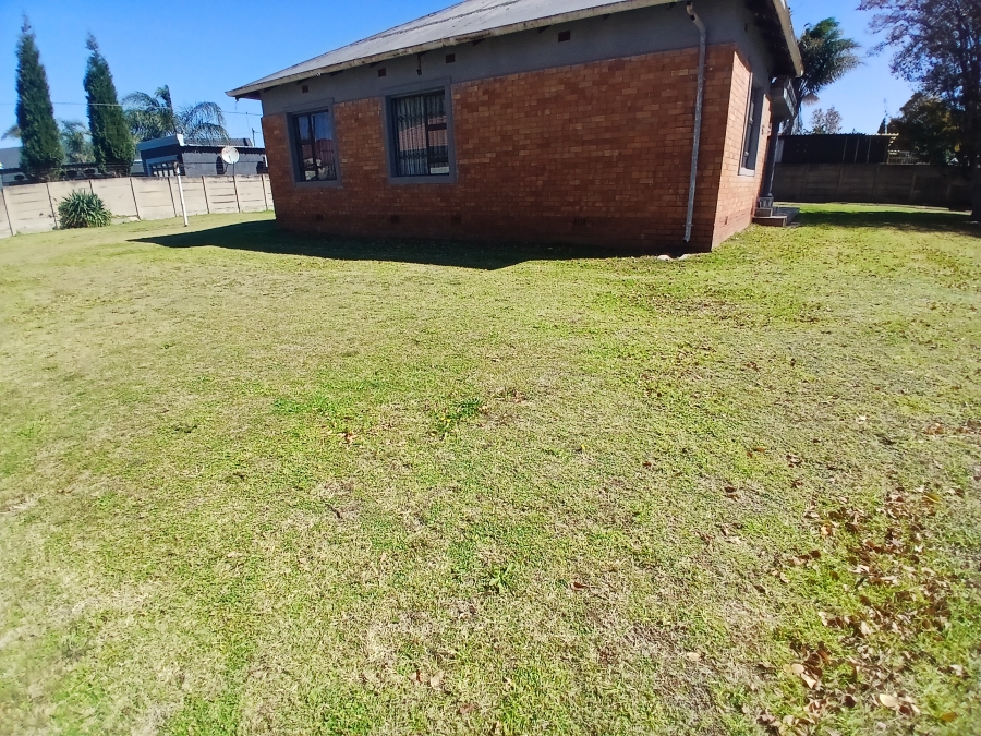 3 Bedroom Property for Sale in Dunnottar Gauteng