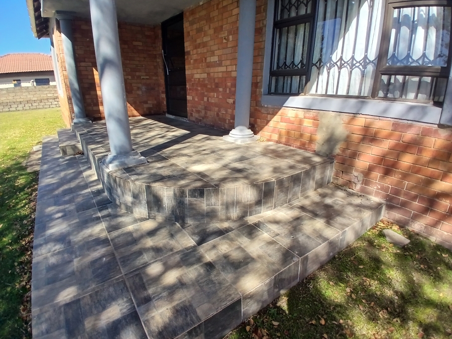 3 Bedroom Property for Sale in Dunnottar Gauteng