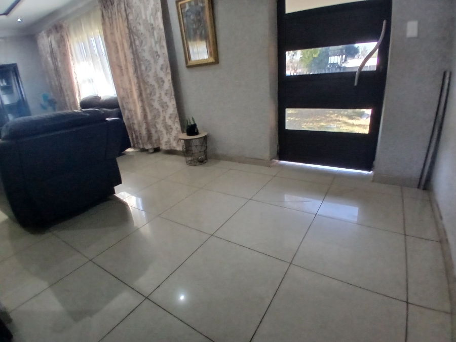 3 Bedroom Property for Sale in Dunnottar Gauteng