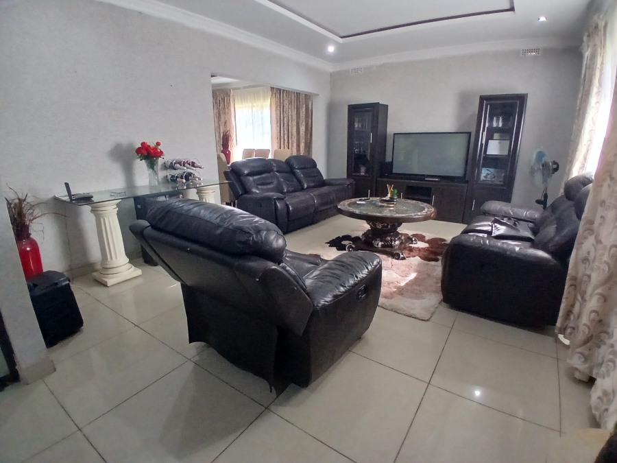 3 Bedroom Property for Sale in Dunnottar Gauteng