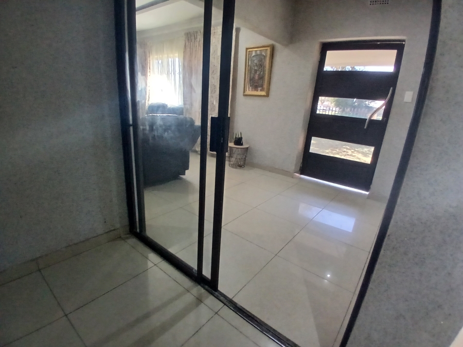 3 Bedroom Property for Sale in Dunnottar Gauteng