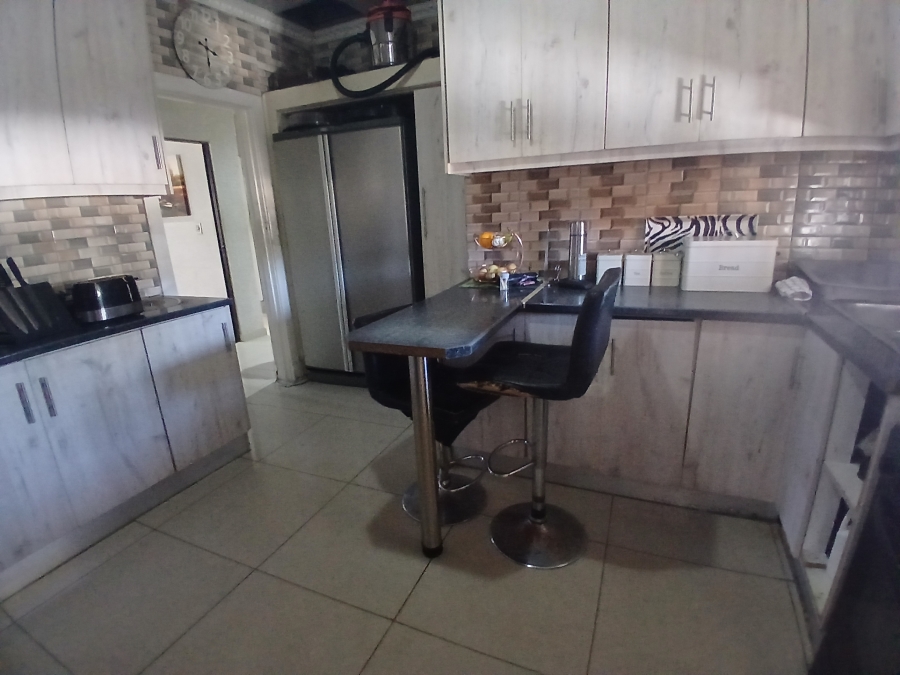 3 Bedroom Property for Sale in Dunnottar Gauteng