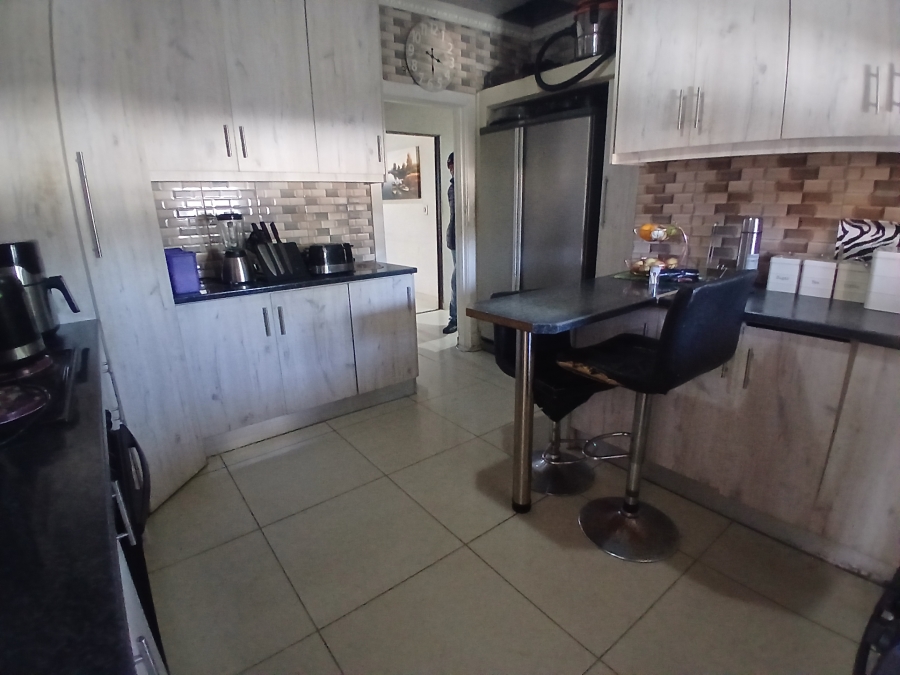 3 Bedroom Property for Sale in Dunnottar Gauteng