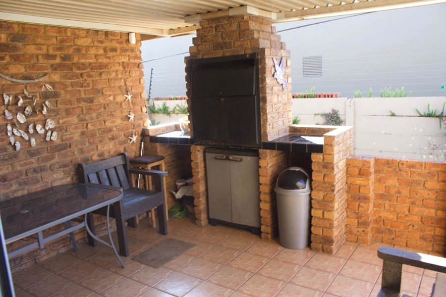 3 Bedroom Property for Sale in Glen Marais Gauteng
