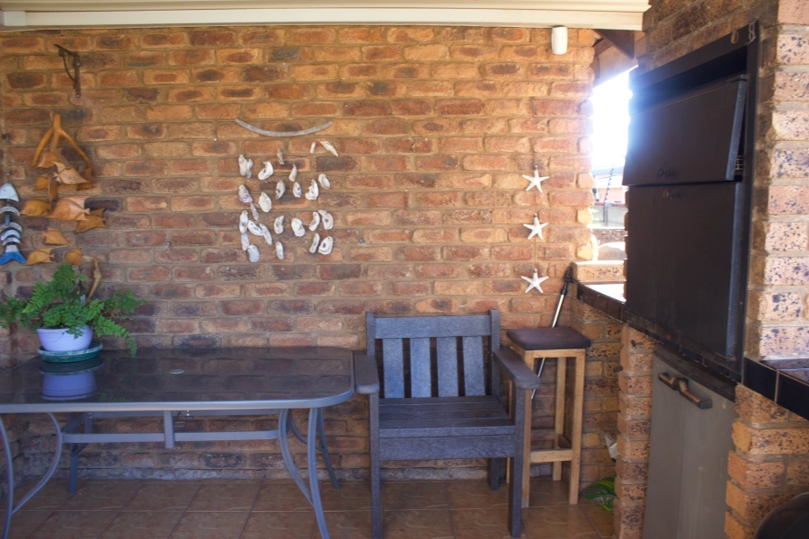 3 Bedroom Property for Sale in Glen Marais Gauteng