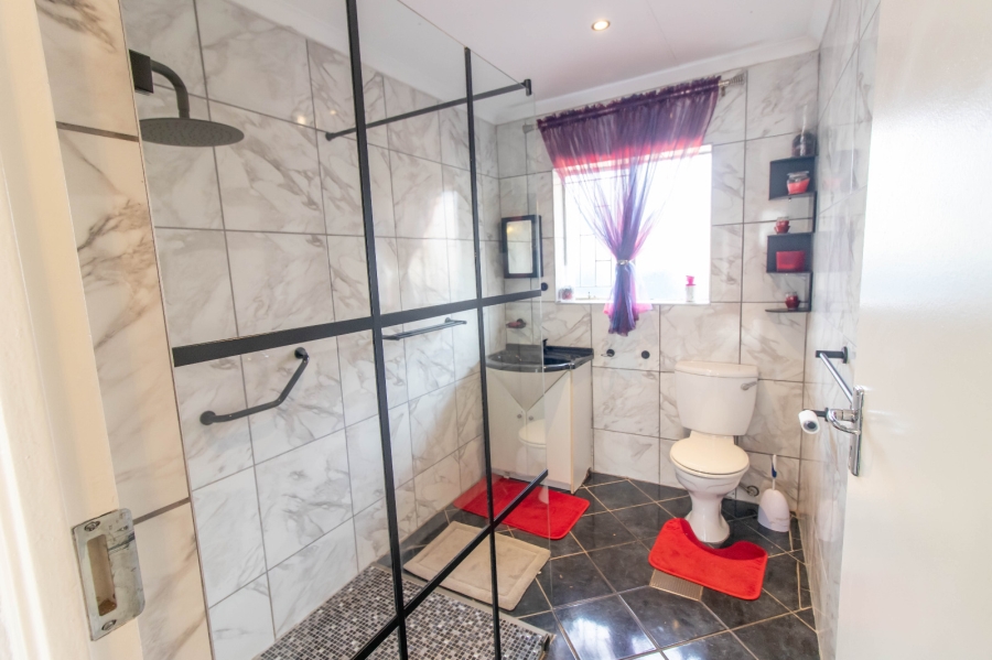 3 Bedroom Property for Sale in Glen Marais Gauteng