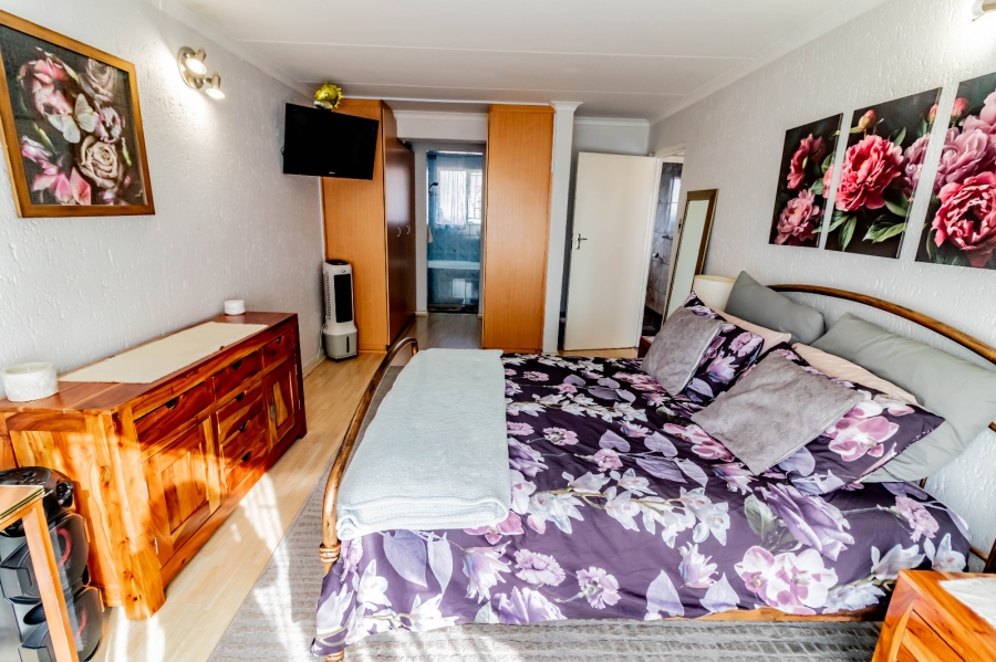 3 Bedroom Property for Sale in Glen Marais Gauteng