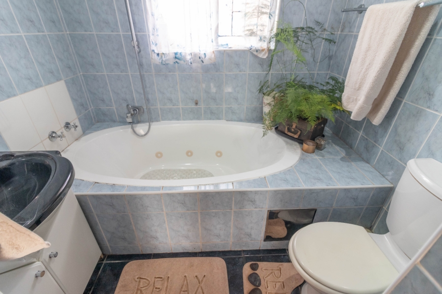 3 Bedroom Property for Sale in Glen Marais Gauteng