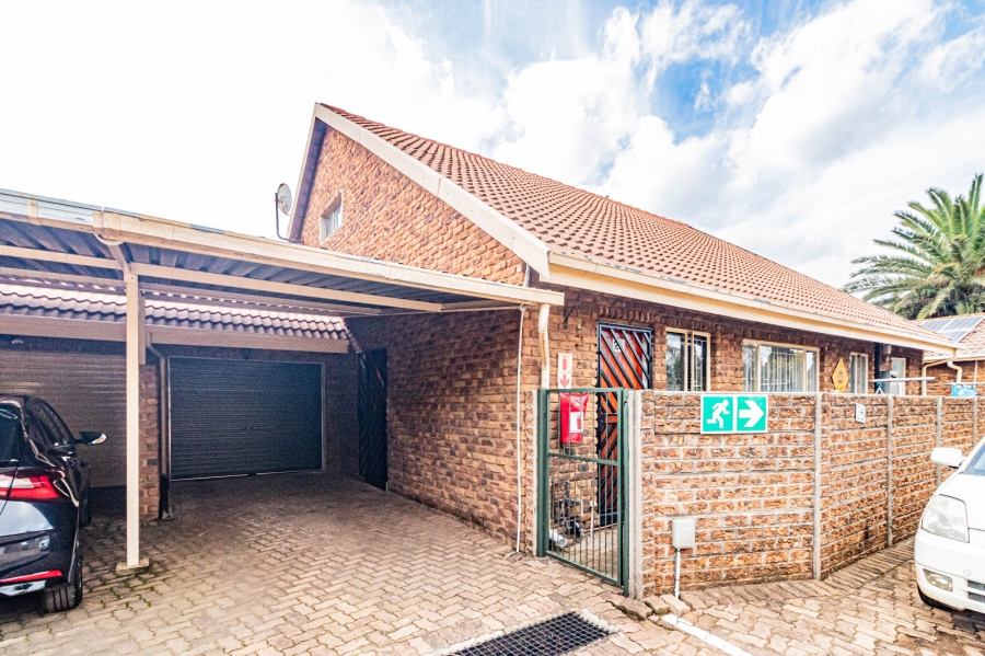 3 Bedroom Property for Sale in Glen Marais Gauteng