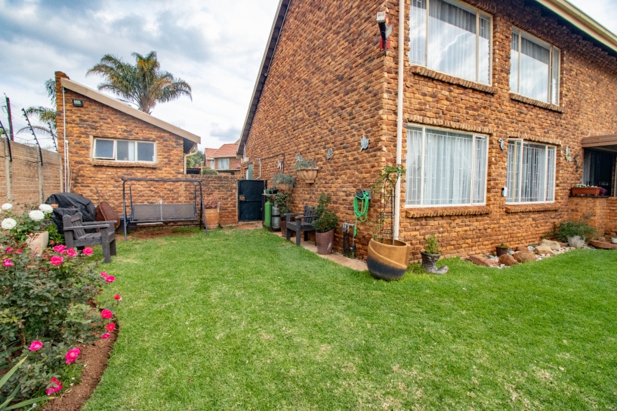 3 Bedroom Property for Sale in Glen Marais Gauteng