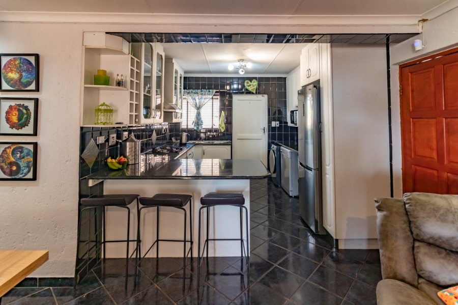 3 Bedroom Property for Sale in Glen Marais Gauteng