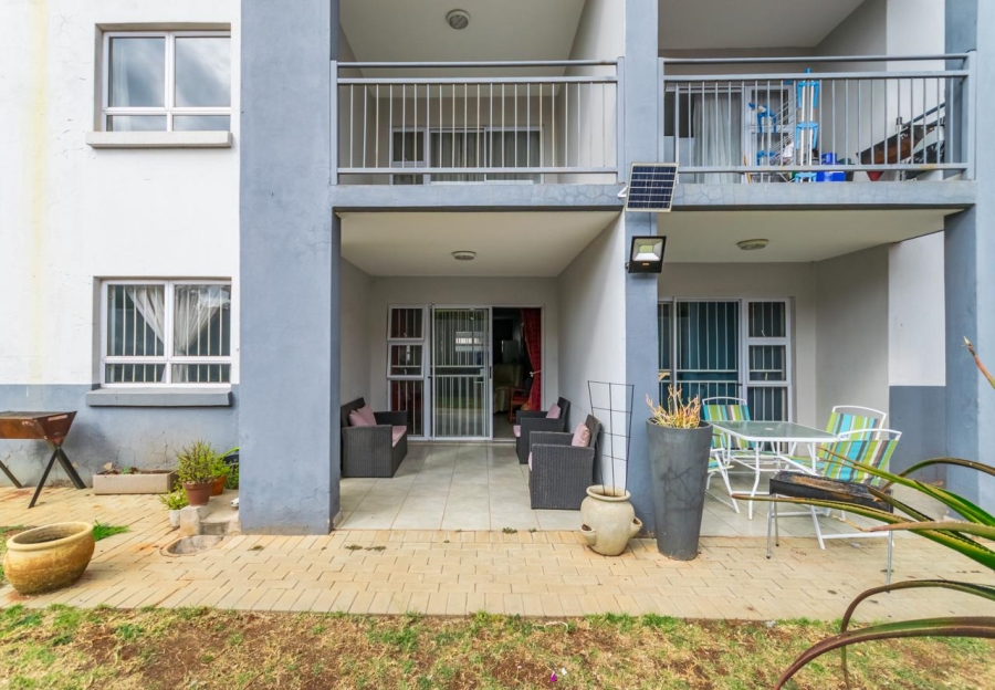 2 Bedroom Property for Sale in Die Hoewes Gauteng