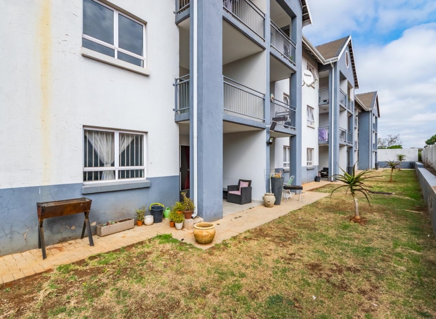 2 Bedroom Property for Sale in Die Hoewes Gauteng