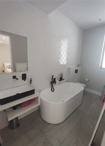 To Let 4 Bedroom Property for Rent in Neighbourhood Estate Gauteng