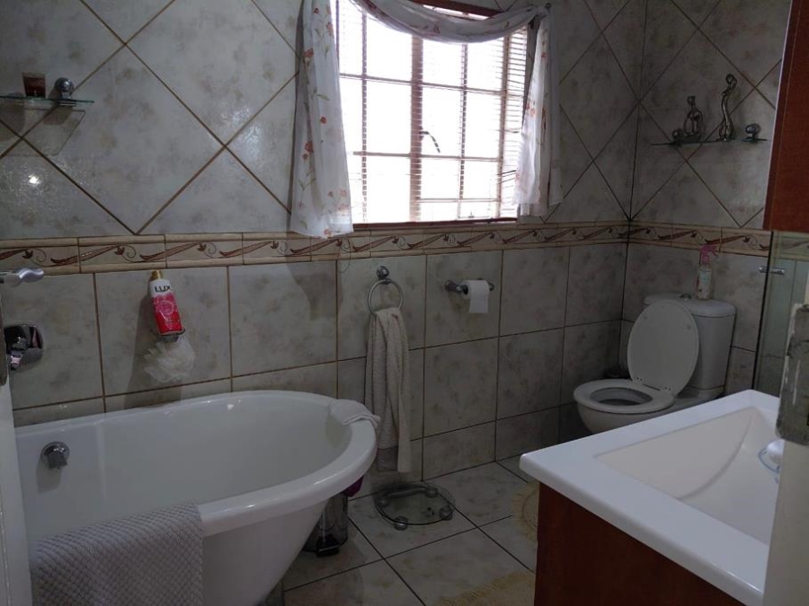 4 Bedroom Property for Sale in Essexwold Gauteng