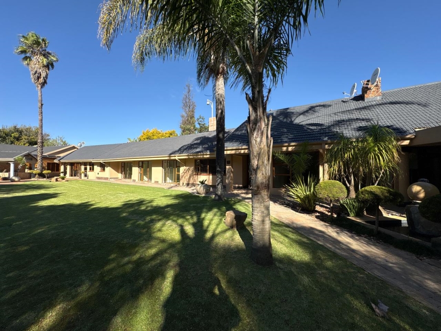 5 Bedroom Property for Sale in Selcourt Gauteng