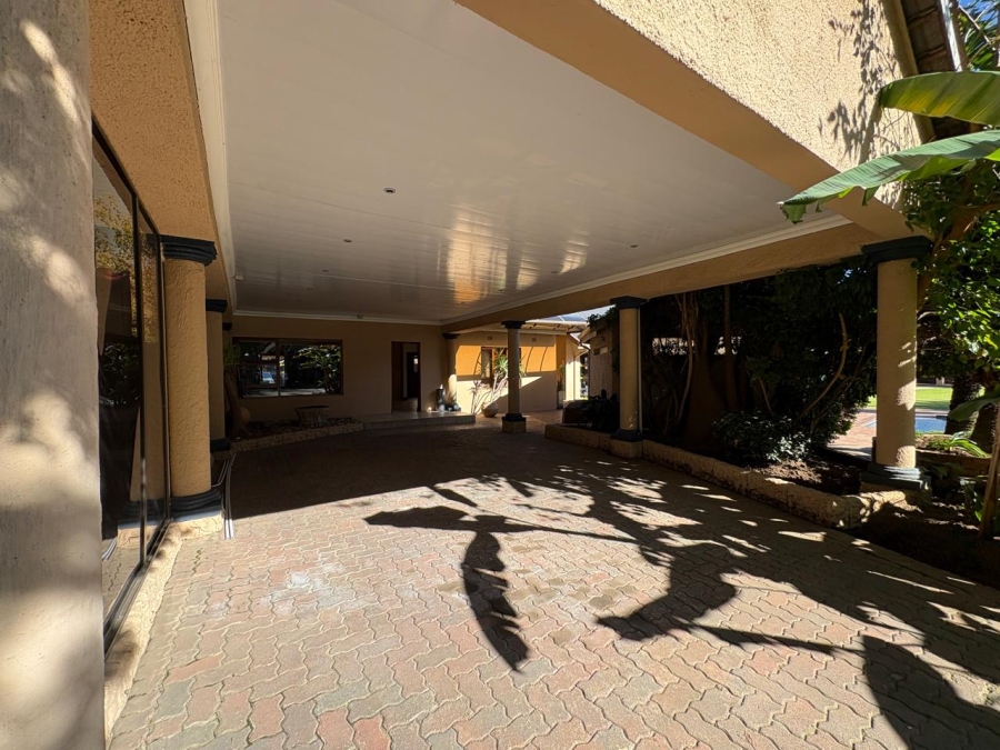 5 Bedroom Property for Sale in Selcourt Gauteng