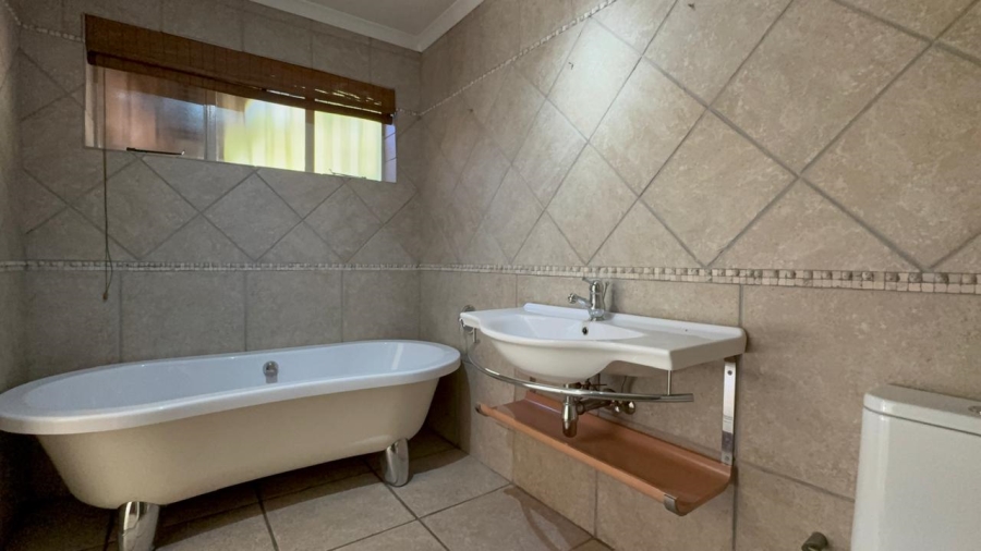 5 Bedroom Property for Sale in Selcourt Gauteng