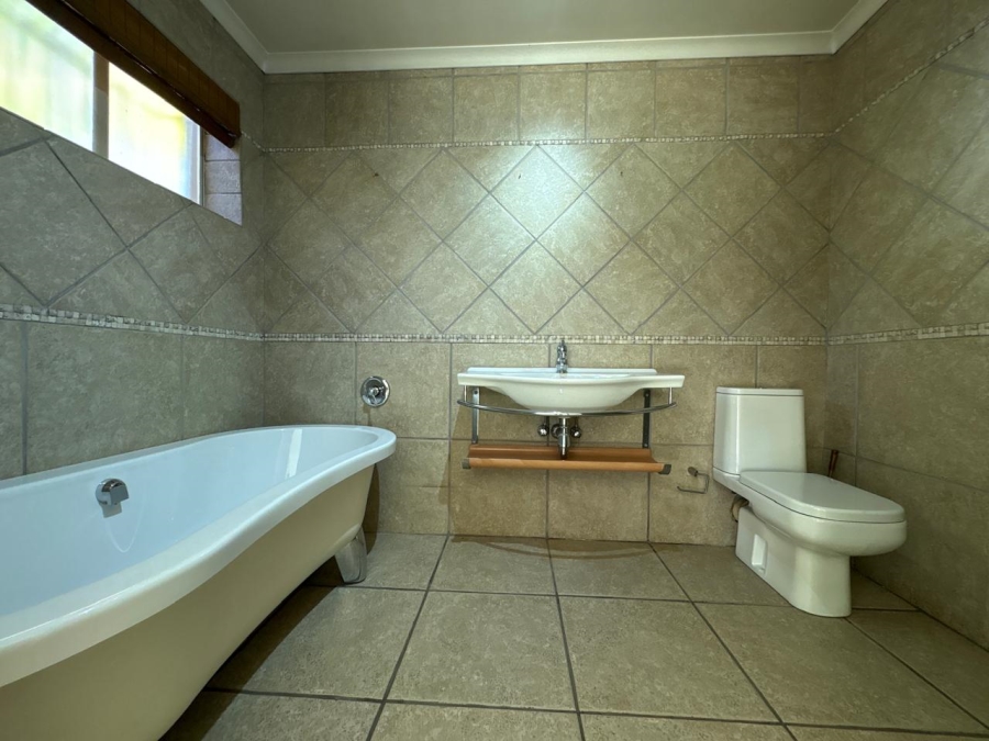 5 Bedroom Property for Sale in Selcourt Gauteng