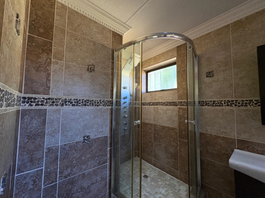 5 Bedroom Property for Sale in Selcourt Gauteng