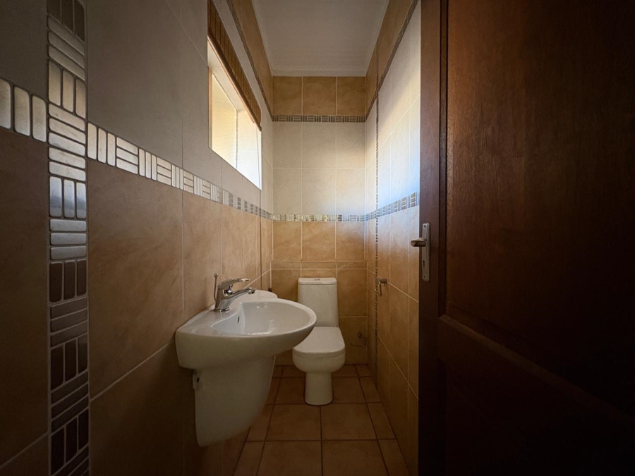 5 Bedroom Property for Sale in Selcourt Gauteng