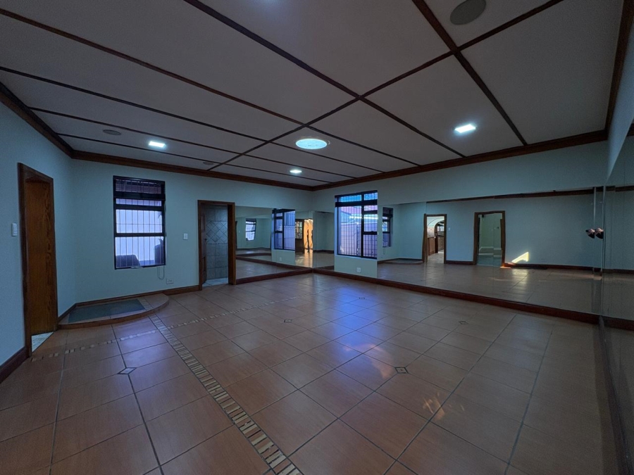 5 Bedroom Property for Sale in Selcourt Gauteng
