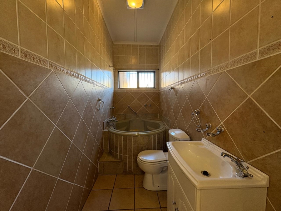 5 Bedroom Property for Sale in Selcourt Gauteng