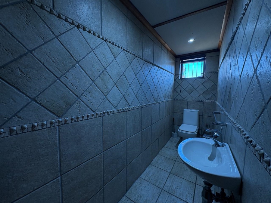 5 Bedroom Property for Sale in Selcourt Gauteng