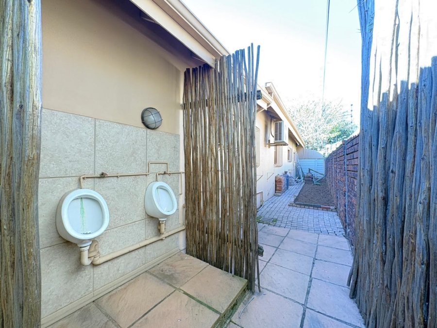 5 Bedroom Property for Sale in Selcourt Gauteng