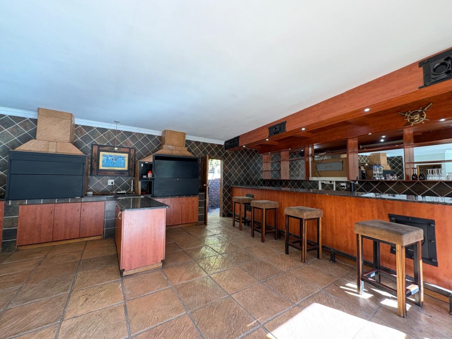 5 Bedroom Property for Sale in Selcourt Gauteng