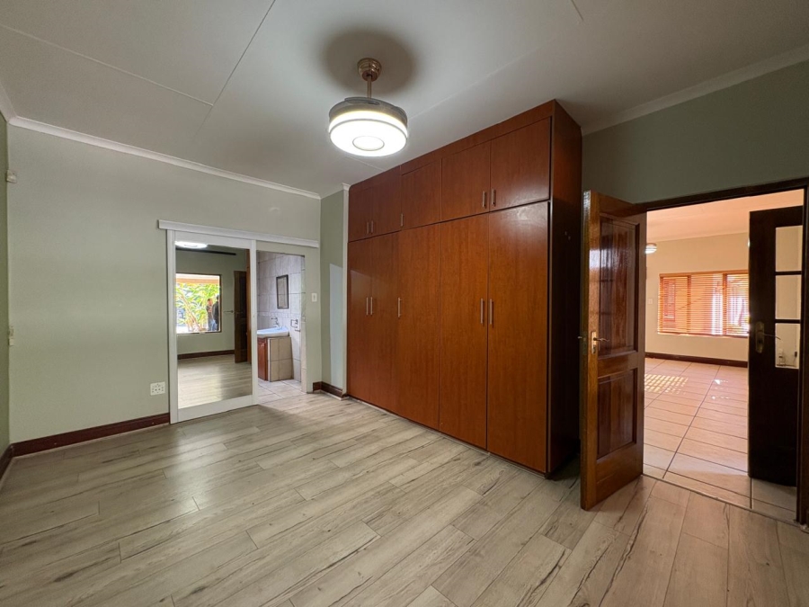 5 Bedroom Property for Sale in Selcourt Gauteng