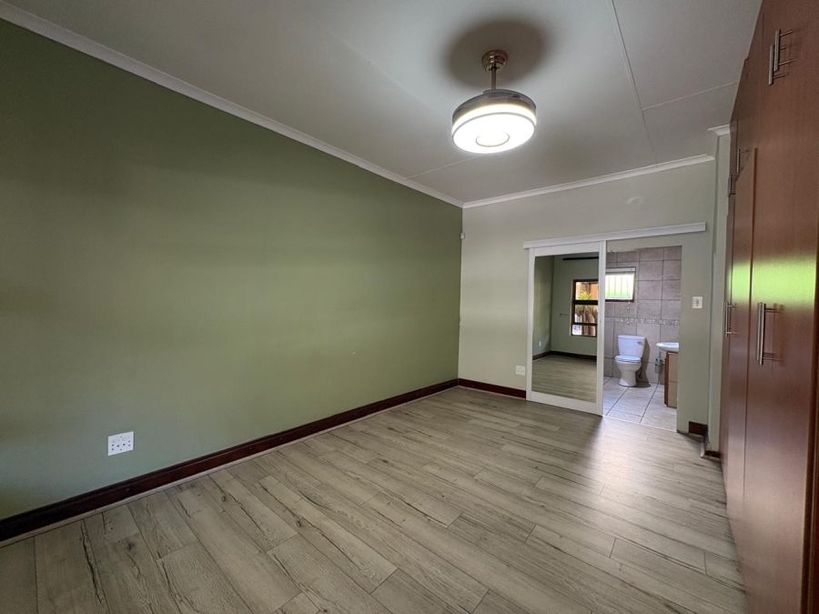 5 Bedroom Property for Sale in Selcourt Gauteng