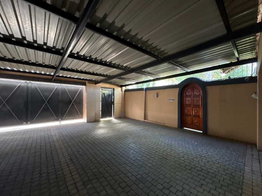 5 Bedroom Property for Sale in Selcourt Gauteng