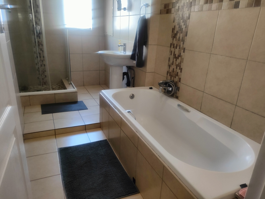 To Let 3 Bedroom Property for Rent in Silverton Gauteng
