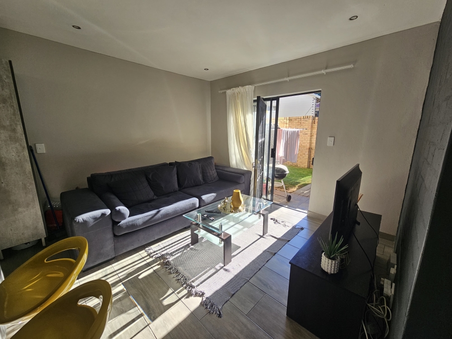 To Let 2 Bedroom Property for Rent in Kensington B Gauteng