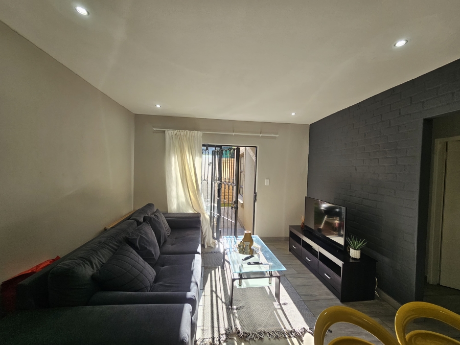 To Let 2 Bedroom Property for Rent in Kensington B Gauteng