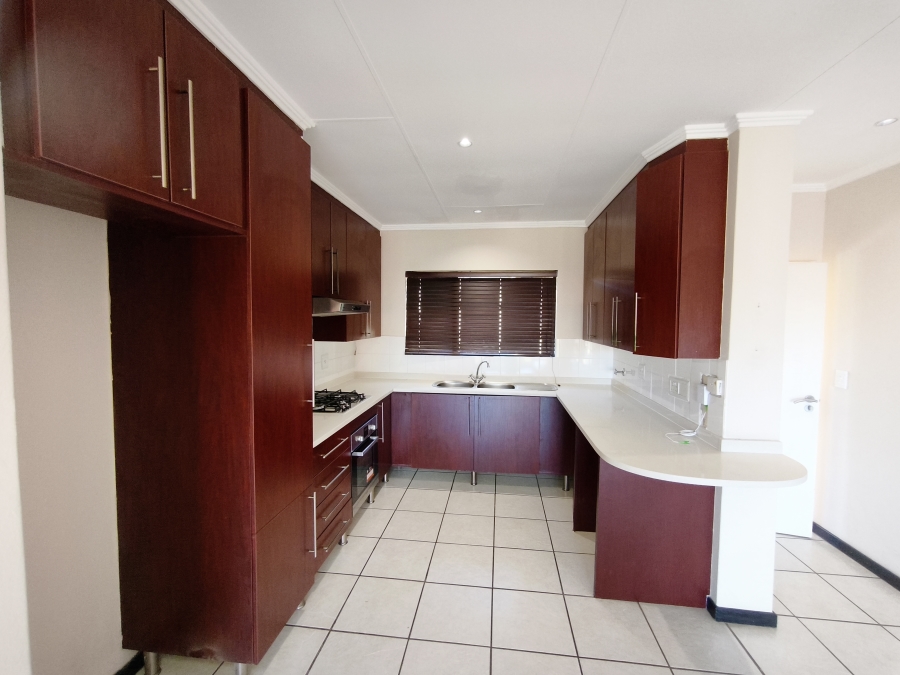 To Let 2 Bedroom Property for Rent in Sunninghill Gauteng