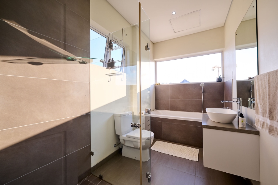 4 Bedroom Property for Sale in Waterfall Country Village Gauteng