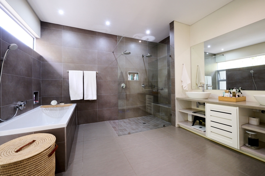 4 Bedroom Property for Sale in Waterfall Country Village Gauteng
