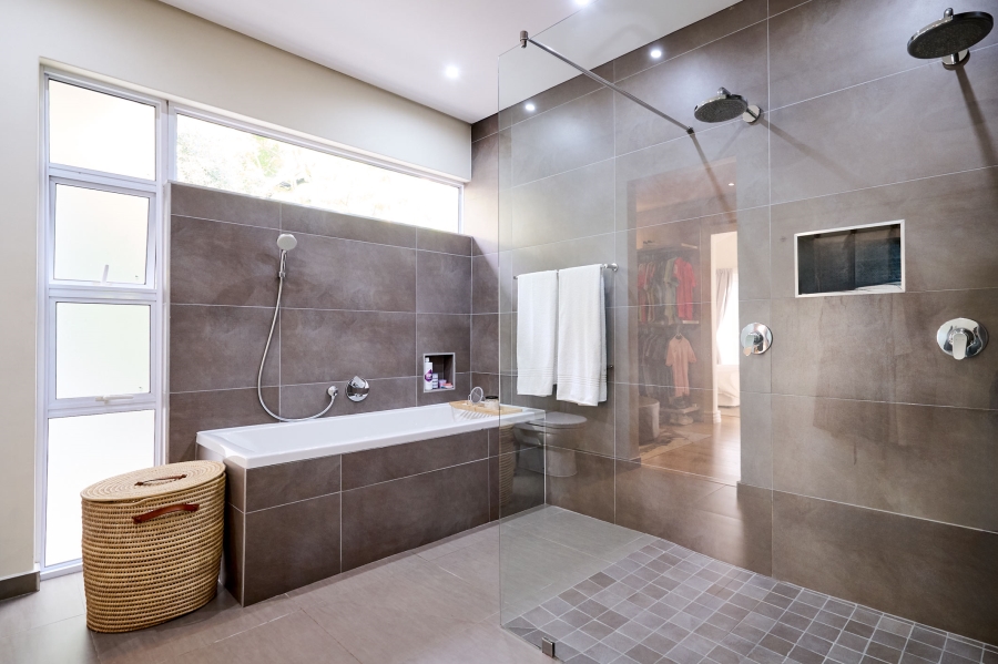 4 Bedroom Property for Sale in Waterfall Country Village Gauteng