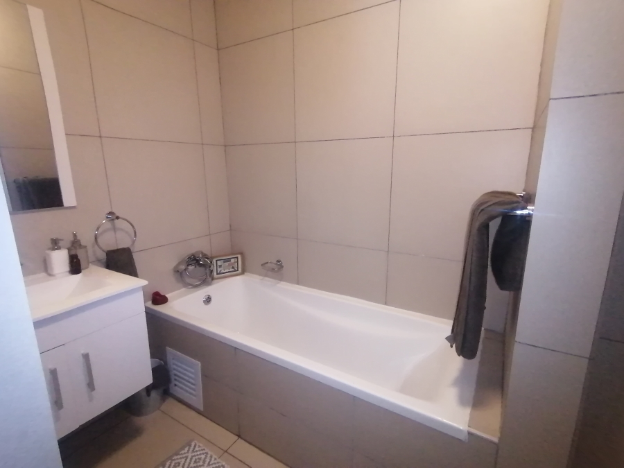 1 Bedroom Property for Sale in Carlswald Gauteng