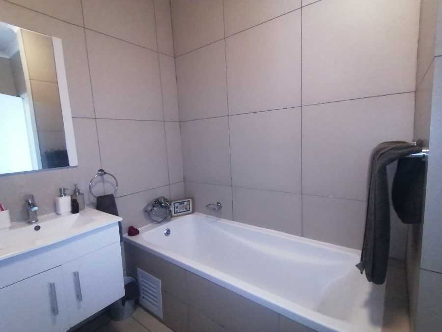 1 Bedroom Property for Sale in Carlswald Gauteng