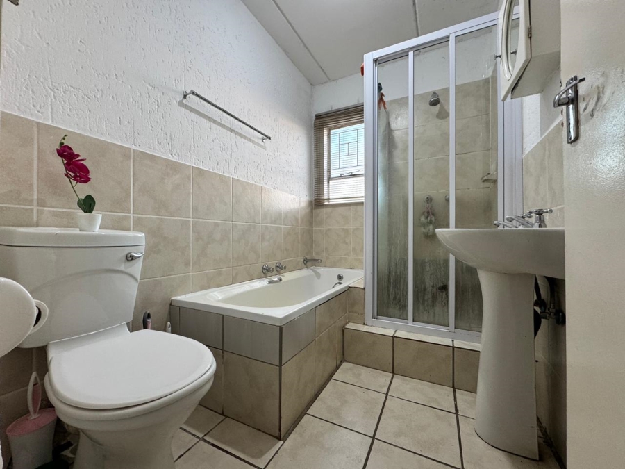 To Let 2 Bedroom Property for Rent in Arundo Estate Gauteng