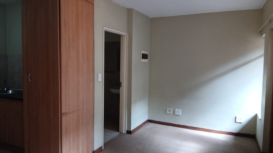 To Let 1 Bedroom Property for Rent in Braamfontein Werf Gauteng